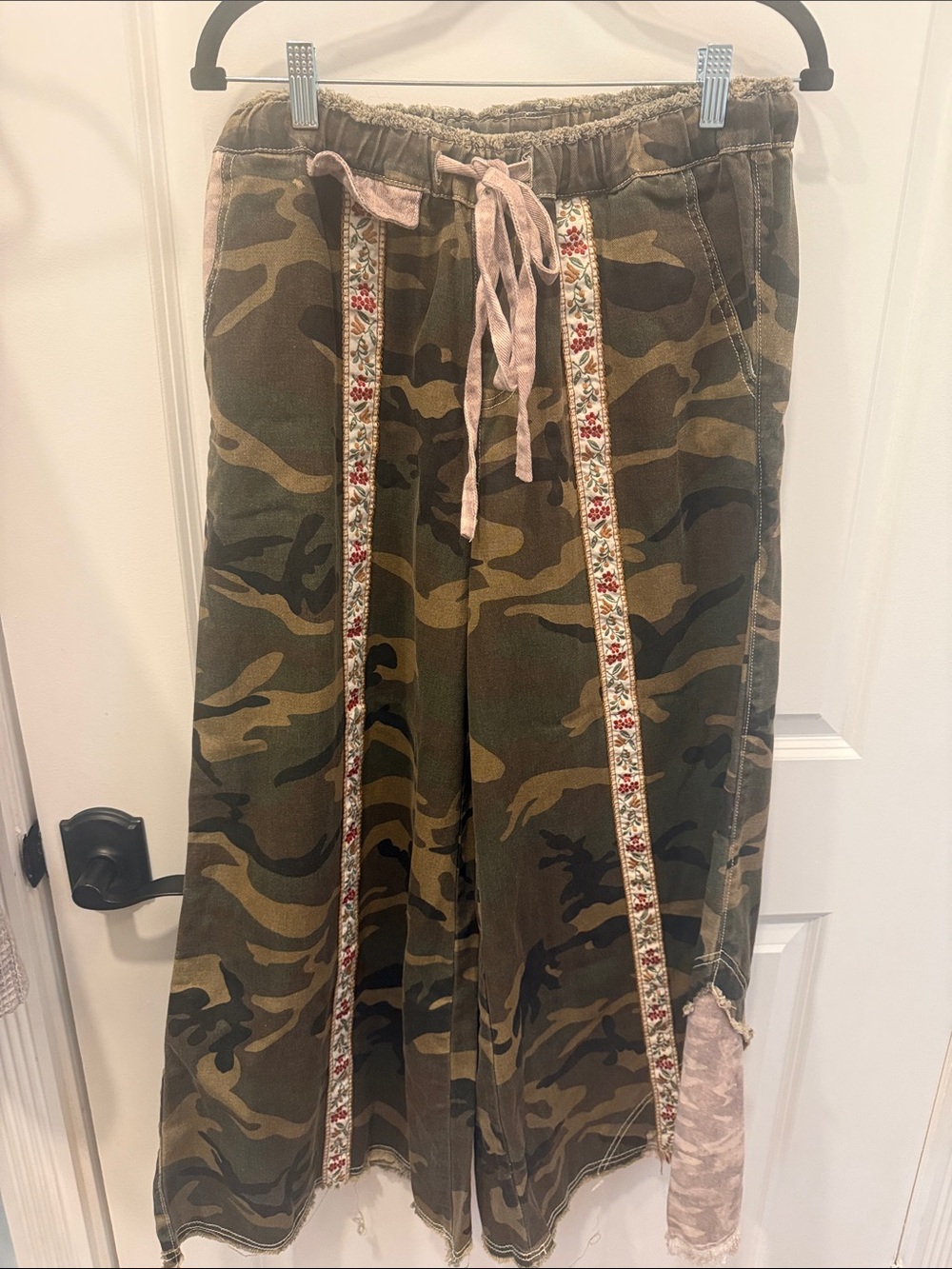 POL Camo Wide-Leg Bottoms with Pink Trim